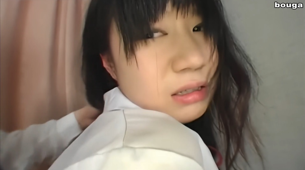 教師に髪を掴まれ泣き顔の女子生徒 | 東京熱(TOKYO-HOT) 出演者不明「GIRLS&BOUGA あどけない美少女生徒と2人きりになったチャンスに忘我指導。鬼ピストンで潮吹きさせ何度も達する終わらない忘我が子宮の孕み本能呼び覚ます。」