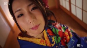 和装で誘う表情を浮かべる篠田あゆみ | MUGEN エンターテイメント制作 カリビアンコム（単品購入）で配信中 篠田あゆみ「KIRARI 147 篠田あゆみ まるごと完全収録三時間」